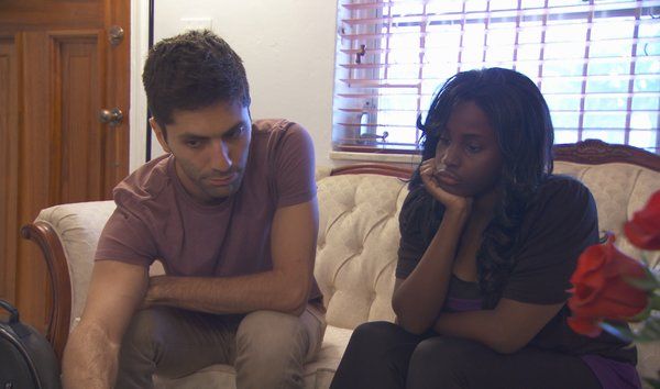 Nev Schulman, à esquerda, apresentador de Catfish: The TV Show, com Cassie, que aparece em um episódio.
