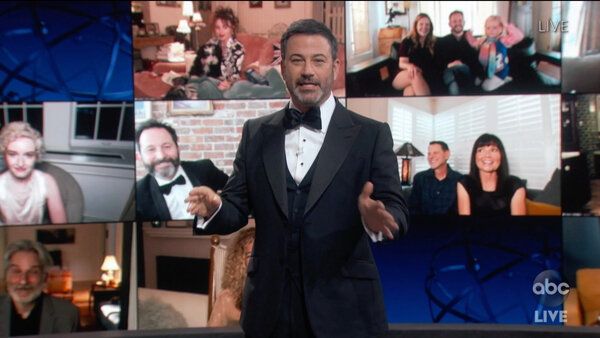 Χάρη στον κορωνοϊό, ο Jimmy Kimmel προήδρευσε σε ένα κυρίως εικονικό, κοινωνικά αποστασιοποιημένο βραβείο Emmy την Κυριακή. Δεν μπορείς να έχεις ιό χωρίς οικοδεσπότη, είπε.