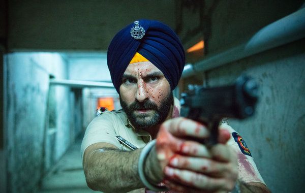 Saif Ali Khan v Sacred Games, kriminálnom thrilleri z Bombaja, ktorý je prvým pôvodným indickým seriálom Netflixu.
