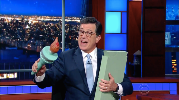 Stephen Colbert leu uma versão alternativa do famoso poema de Emma Lazarus, The New Colossus.
