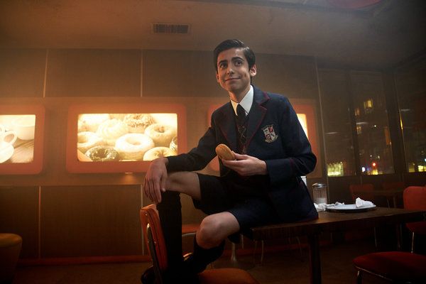 Aidan Gallagher in The Umbrella Academy, in arrivo venerdì su Netflix.