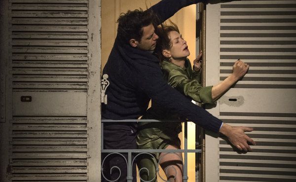 Laurent Lafitte e Isabelle Huppert em Elle.