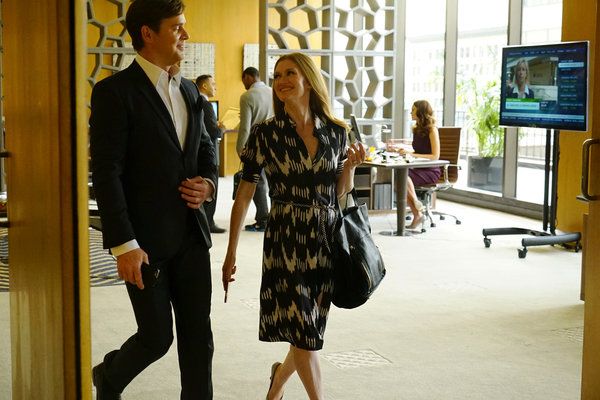 Ο Peter Krause και η Mireille Enos στο The Catch στο ABC.