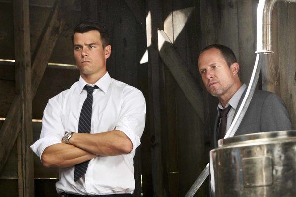 Josh Duhamel (ซ้าย) และ Dean Winters ต่อสู้กับอาชญากรรมในมิชิแกนใน Battle Creek ซึ่งเป็นขั้นตอน 13 ตอนที่สร้างโดย Vince Gilligan และ David Shore เริ่มตั้งแต่วันอาทิตย์ที่ CBS