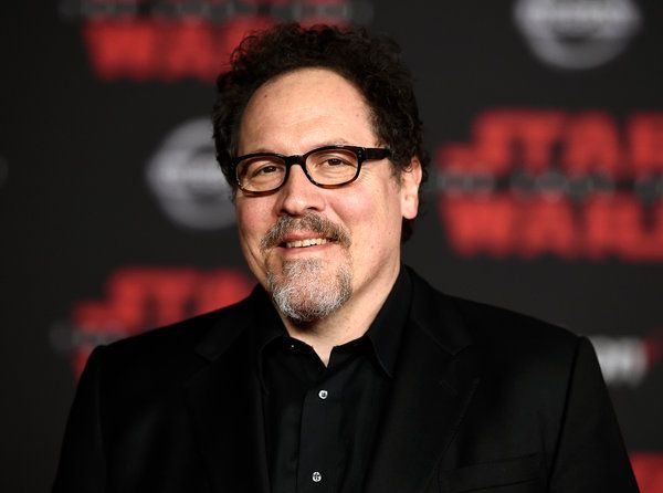 Jon Favreau는 Iron Man과 The Jungle Book을 포함한 Walt Disney Studios의 여러 영화를 감독했습니다.