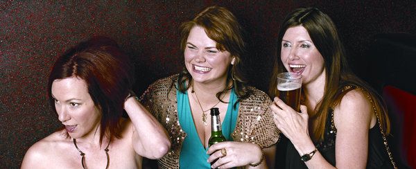 Britų aktoriai iš Pulling: iš kairės Tanya Franks, Rebekah Staton ir Sharon Horgan.