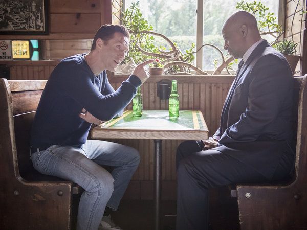 Damian Lewis ja Ruben Santiago-Hudson filmis Miljardid.