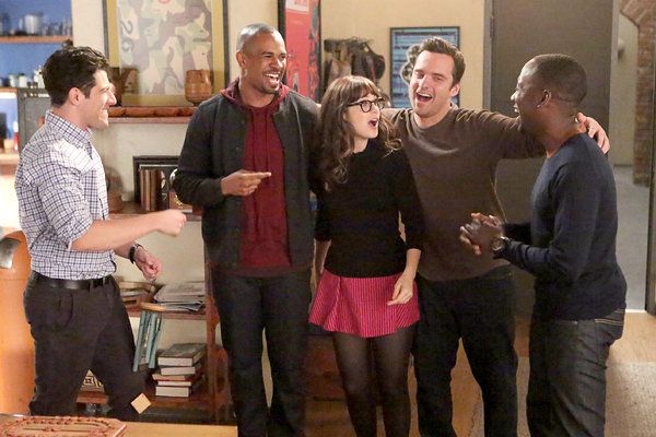 Zľava Max Greenfield, Damon Wayans Jr., Zooey Deschanel, Jake Johnson a Lamorne Morris v utorkovej epizóde New Girl, v ktorej sa pán Wayans vracia do šou, aby si zabehol.