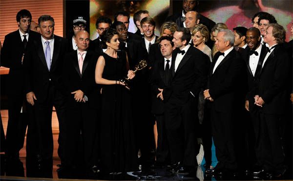 Комедия NBC «30 рок», созданная Тиной Фей (в центре), уже третий год подряд получает премию «Эмми» за лучшую комедию. AMC