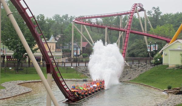 O Diamondbacks de 70 metros de altura em Kings Island em Mason, Ohio.