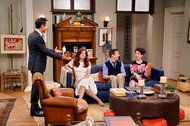 Una escena de la nueva temporada de Will & Grace, de izquierda a derecha, Eric McCormack como Will Truman, Debra Messing como Grace Adler, Sean Hayes como Jack McFarland y Megan Mullally como Karen Walker.
