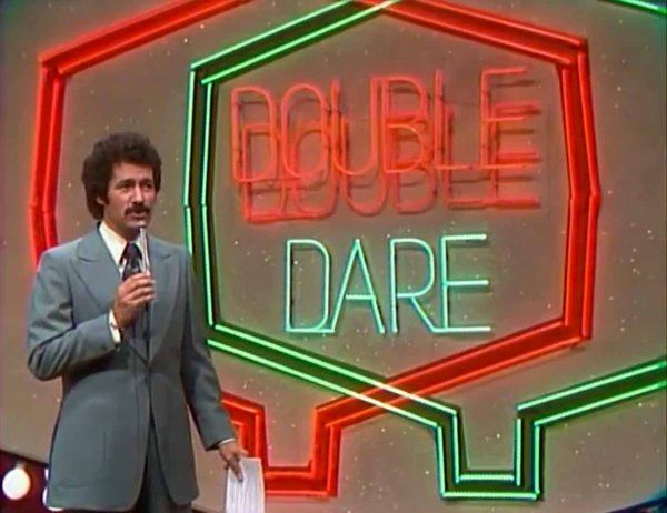 Alex Trebek v oddaji Double Dare iz 70-ih, zdaj na Buzzrju.