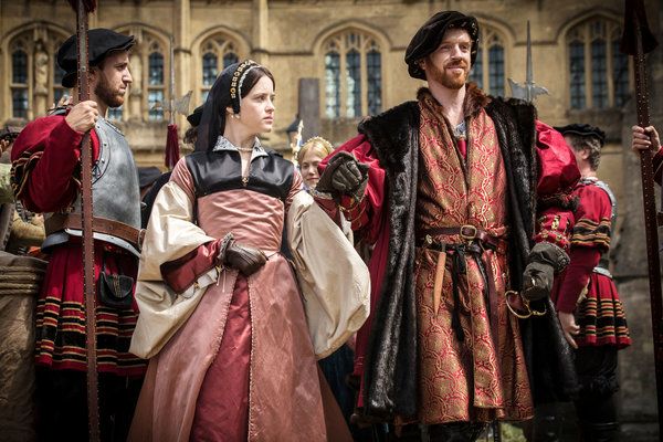 แคลร์ ฟอยและเดเมียน เลวิสแสดงนำใน Wolf Hall มินิซีรีส์ที่สร้างจากนวนิยายของฮิลารี แมนเทลที่จะเริ่มในวันอาทิตย์ที่ช่อง PBS