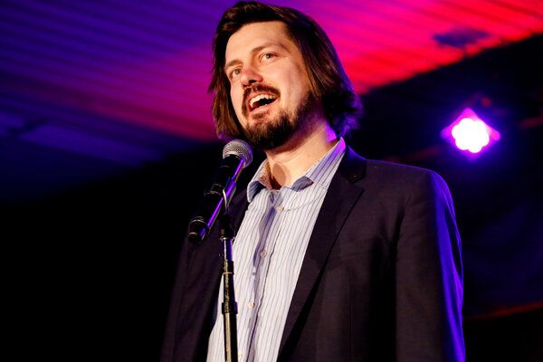 Komik Trevor Moore w San Francisco w 2017 roku. Zginął w wypadku w Los Angeles w sobotę, według oświadczenia jego żony.