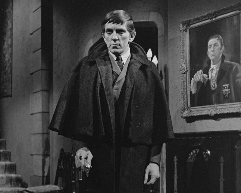 ABC의 Dark Shadows에서 우울하고 사랑에 빠지며 영원히 175세의 언데드를 대표하는 Jonathan Frid.