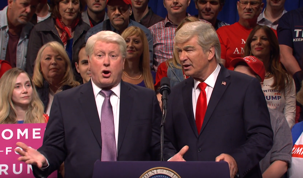 Op S.N.L. nam Darrell Hammond, links, zijn rol als voormalig president Bill Clinton weer op, die onbewust een bijeenkomst voor president Trump (Alec Baldwin) tegenkwam.