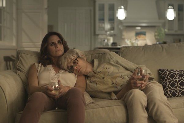 Amy Landecker ja Judith Light elokuvassa Transparent.